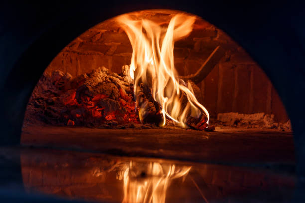 istock Forno a legna - pizza stone oven 1330192952