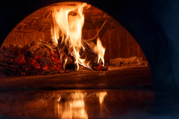 istock Forno a legna - pizza stone oven 1330196040