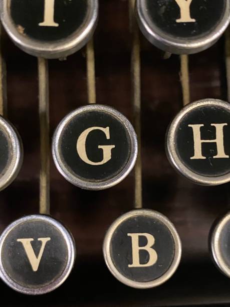 letras de máquina de escribir g h b v - letter h typewriter alphabet old fotografías e imágenes de stock