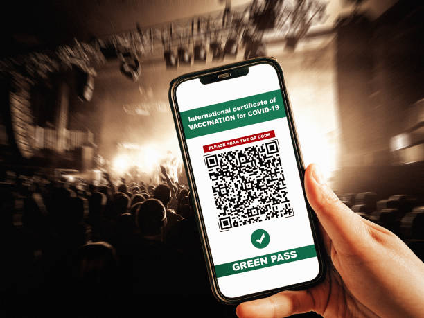 コンサートで入るデジタルグリーンパス - popular music concert mobile phone smart phone telephone ストックフォトと画像