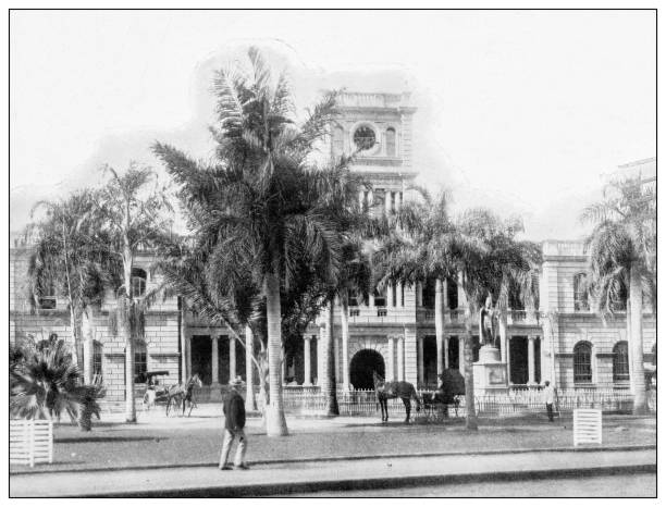 старинная черно-белая фотография: дом правительства, гонолулу, гавайи - old obsolete house black and white stock illustrations