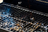 grillplatz-mit-gl%C3%BChend-und-flammend