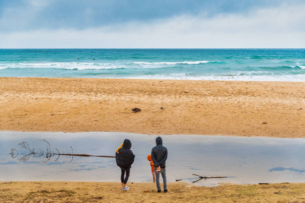 the beautiful village of apollo bay and it's beaches located at the foothills of the otways. - the loch ard gorge imagens e fotografias de stock