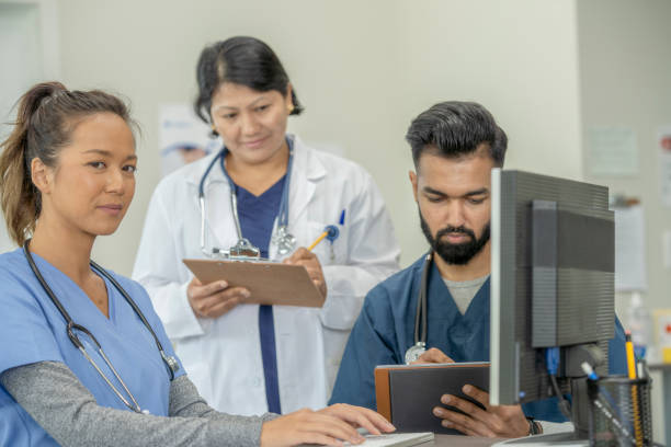 medical students in training - teacher training mature student adult student imagens e fotografias de stock