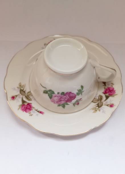 eine tasse und ein blumengemusterter teller - flowerpatterned stock-fotos und bilder