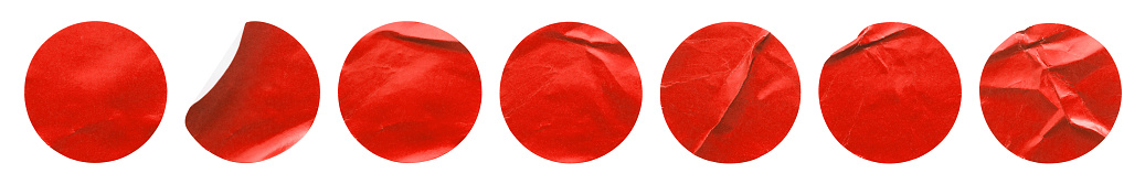 Colección de etiquetas adhesivas de papel adhesivo redondo rojo en blanco aislada sobre fondo blanco photo