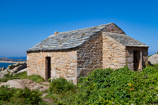 Circular dry stone shelter, Causse Méjean, Lozère