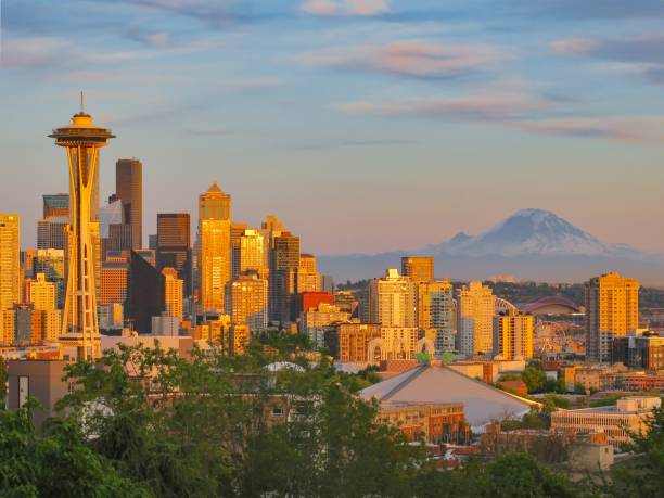 istock Golden Seattle Skyline and Mount Rainier 1330405584