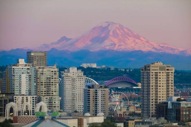 istock Seattle and Pink Mount Rainier 1330405619