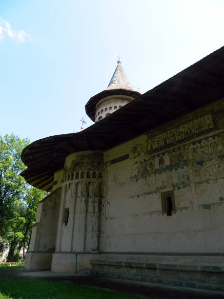 voronet orthodox monastery in romania - voronet imagens e fotografias de stock