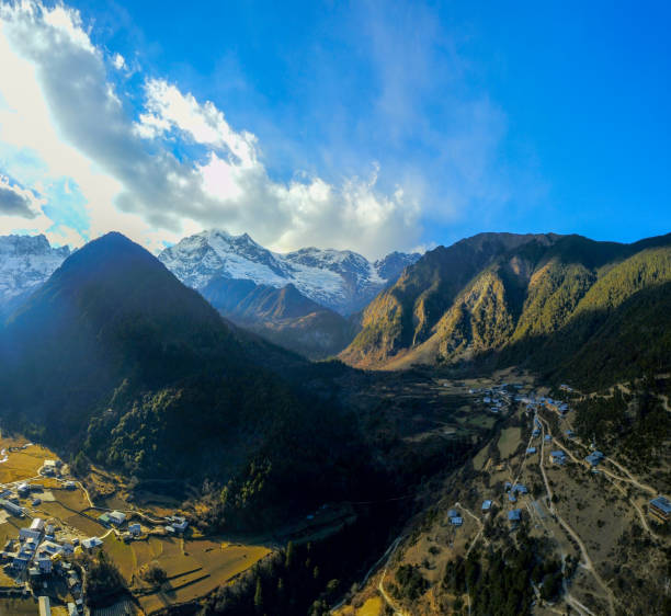 istock Meili snow mountain canyon in Yunnan 1330430941