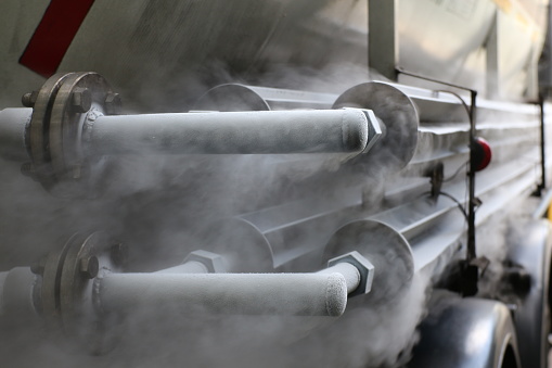 the process of transferring liquid oxygen from a delivery truck to a reservoir in a hospital causes the pipes to freeze and form ice and ice vapor with very cold temperatures