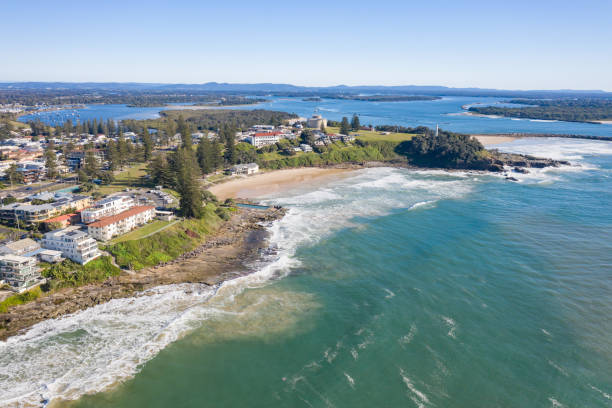 belle scène sur yamba avec océan bleu et journée ensoleillée. - yamba photos et images de collection