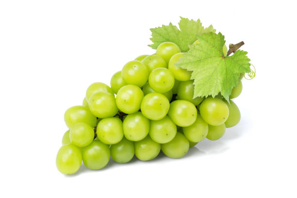 白に孤立した葉の緑のブドウ - grape white grape green muscat grape ストックフォトと画像