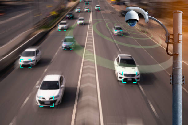 speed dome kamera neue technologie 4.0 signal für die überprüfung der geschwindigkeit von autos auf hoher strecke und überprüfung auf sicheren unfall sind signal von autos bewegungserkennung überprüfung durch cctv-system - security camera dome security system security stock-fotos und bilder