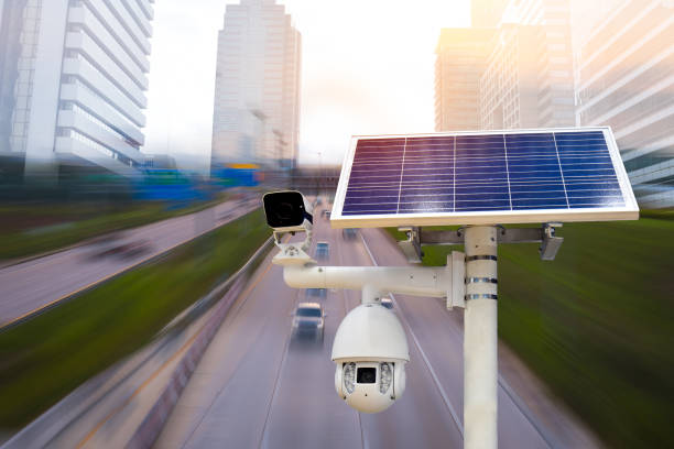 Solar cells panel is use solar energy with Speed dome camera and CCTV infrared camera new technology 4.0 signal for Checking speed of cars on high way street and check for safe accident on street. panel de células solares se utiliza la energía solar con cámara domo de velocidad y cctv cámara infrarroja de nueva tecnología 4.0 señal para comprobar la velocidad de los coches en la calle principal y comprobar si hay accidente seguro en la calle.