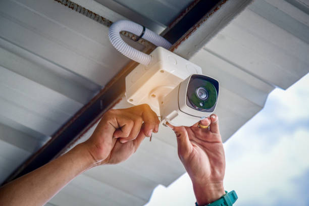 Technician installing CCTV camera for security Technician installing CCTV camera for security surveillance camera stock pictures, royalty-free photos & images