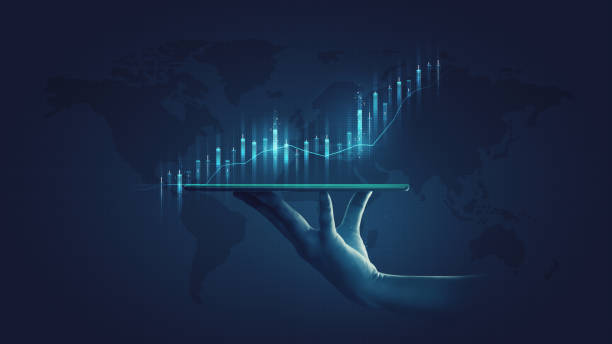 homme d’affaires détenant une tablette boursière et une statistique graphique d’économie de marché montrant la croissance des bénéfices en analysant les échanges financiers sur l’augmentation du fond de la monnaie numérique avec le concept de - market target photos et images de collection