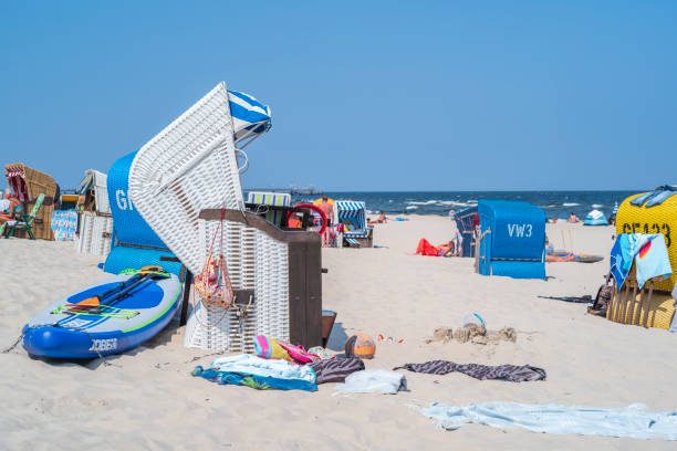 ilha usedom em mecklenburg-pomerânia ocidental no verão de 2021 - villa summer rock sand - fotografias e filmes do acervo