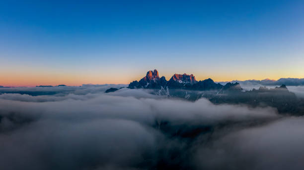 alba alle grandi bischofsmütze, monti dachstein, alpi, stiria, alta austria - sunrise european alps mountain alpenglow foto e immagini stock