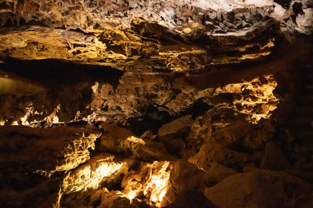 formations rocheuses du parc national wind cave - geological feature cave sedimentary rock limestone photos et images de collection