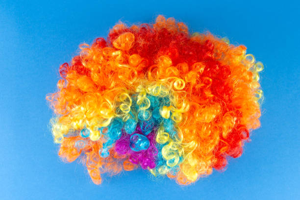 conceito de festa engraçada rainbow clown wig fluffy afro synthetic cosplay anime fancy wigs fundo festivo - palhaço - fotografias e filmes do acervo