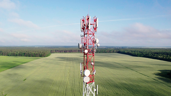 Aéreo: torre de comunicación en zonas rurales photo