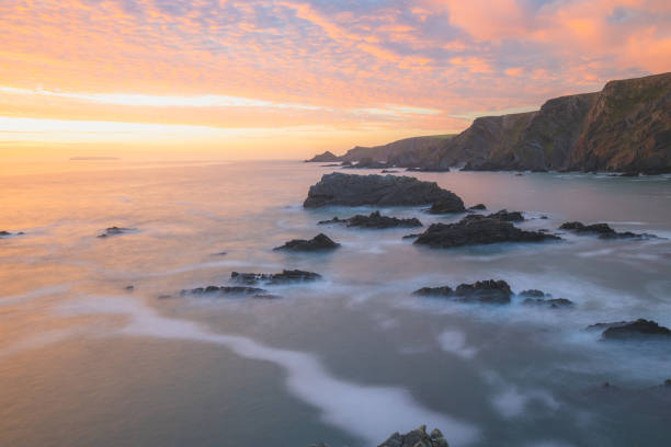 hartland quay, england - devon north devon sunset multi colored stock-fotos und bilder