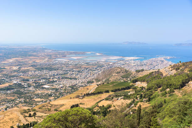 vista aérea de trapani na sicília - trapani - fotografias e filmes do acervo