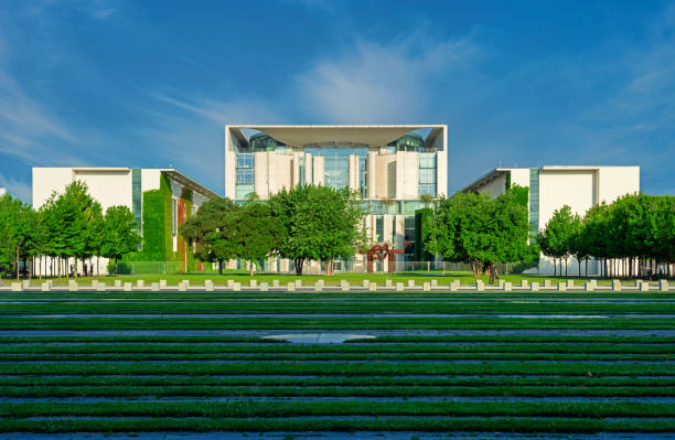 federal chancellery in berlin - chancellery imagens e fotografias de stock