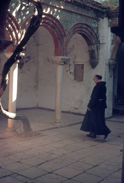 mosteiro medieval em ronda, andaluzia - gola alta - fotografias e filmes do acervo