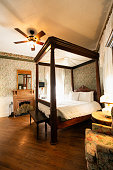 antikes-himmelbett-im-historischen-b-b-in-louisiana.jpg?b=1&s=170x170&k=20&c=yzWqaywFXY3s3NBY8QLC2Kn-N9XwtKxeEK8f8IFR6ro=
