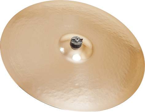 Platillo de tambor instrumento musical de latón dorado aislado sobre fondo blanco photo