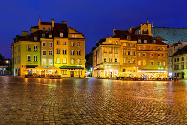 istock Old Town Square In Warsaw At Night 1330874651
