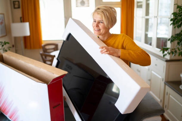 istock Online shopping delivery received 1330911394