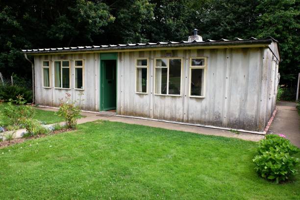 Prefabricated temporary bungalow or prefab house Chalfont St. Peter, Buckinghamshire, England, UK - July 27th 2021: Prefabricated temporary bungalow or prefab house at the Chiltern Open Air Museum. amersham stock pictures, royalty-free photos & images