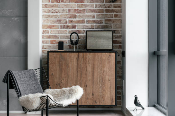 wohnzimmer mit moderner stereo-musikanlage - domestic room audio stock-fotos und bilder