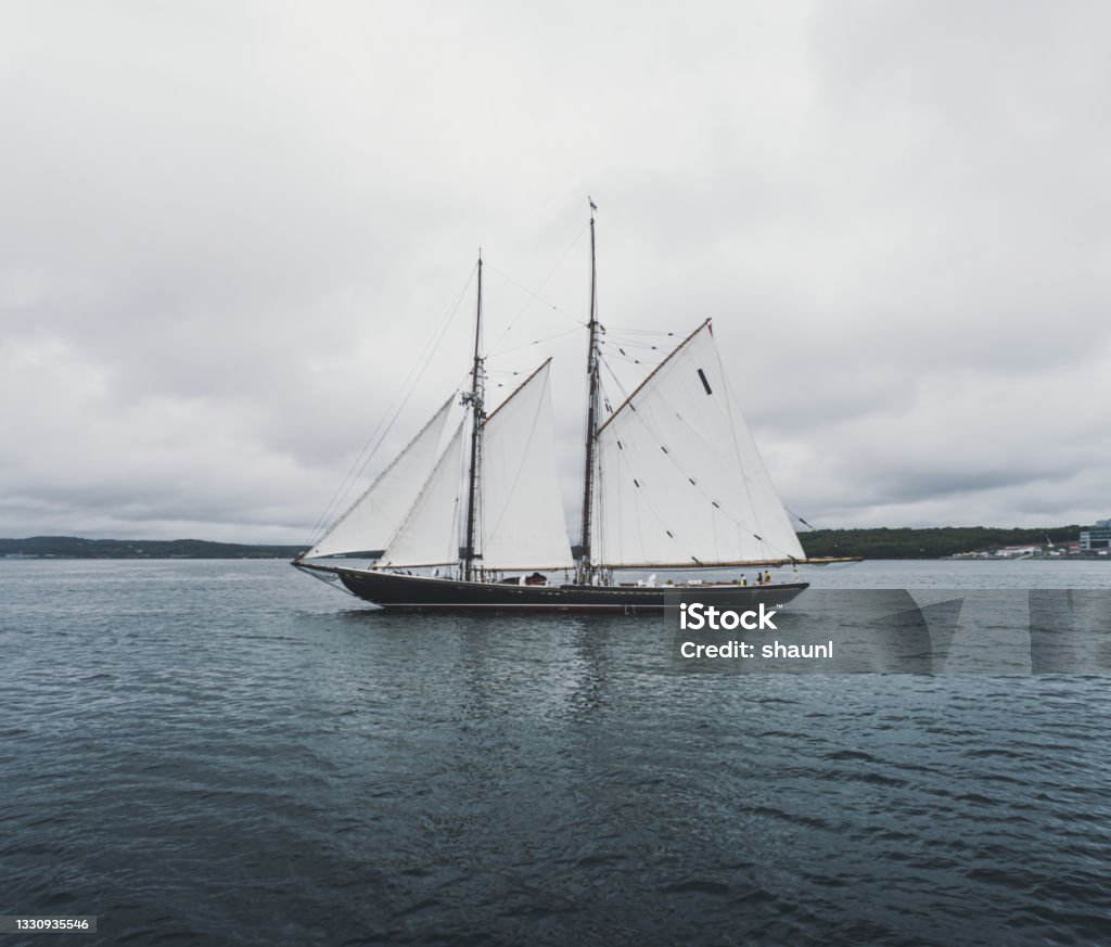 Bluenose II à pleine voile - Photo de Nouvelle-Écosse libre de droits Bluenose II à pleine voile - Photo de Nouvelle-Écosse libre de droits