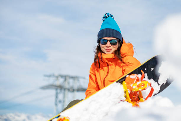 Young woman snowboarding in mountains Young woman snowboarding in mountains snowboarding snowboard women snow stock pictures, royalty-free photos & images