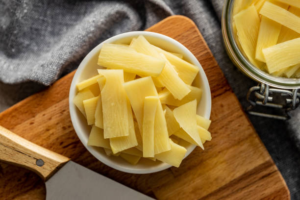 sliced canned bamboo shoots - bamboo shoot imagens e fotografias de stock