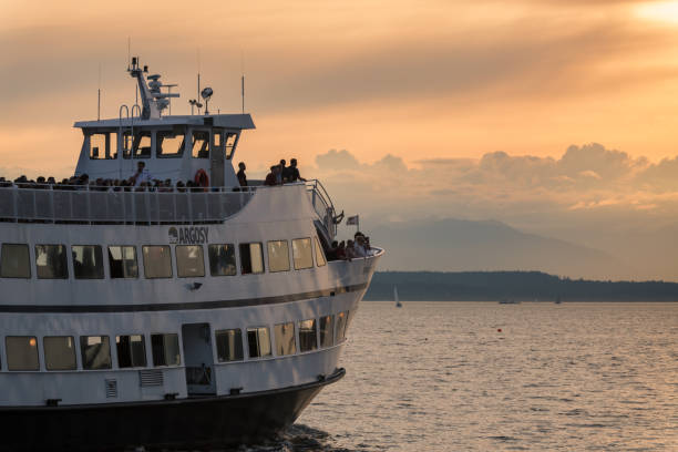 большое торговое судно - ferry seattle washington state cruise ship стоковые фото и изображения