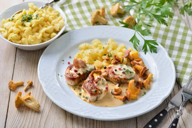 Pork fillet with Swabian spaetzle and fresh chanterelles in creamy sauce