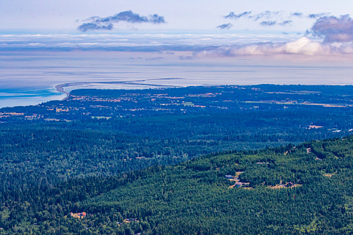 Vista de Sequim Washington y Dungeness Spit NWR desde el Parque Nacional Olympic photo