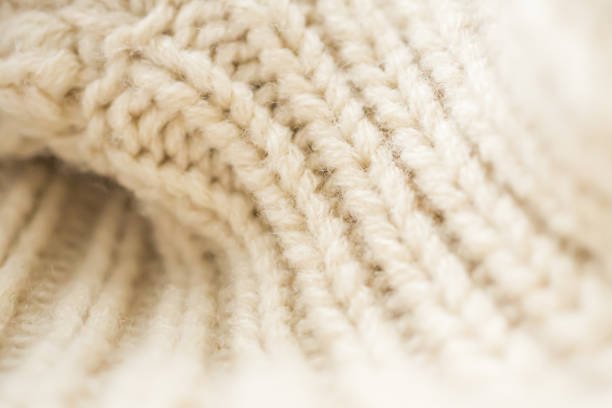 nahaufnahme beige gestrickter wollstoffhintergrund - cashmere texture stock-fotos und bilder