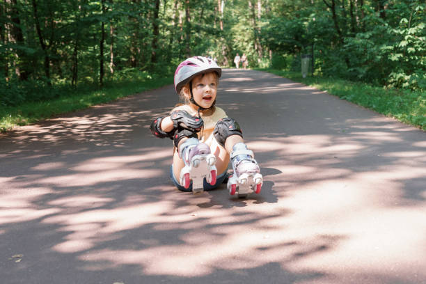 Mother teaches his little daughter how to skate