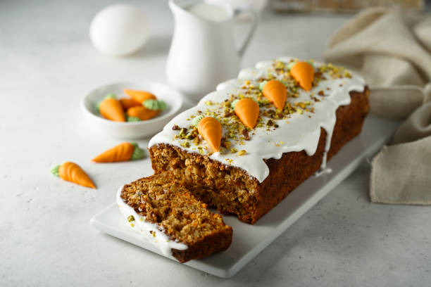 torta di carote con pistacchi - cake carrot carrot cake dessert foto e immagini stock