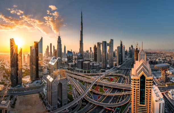 vista de edificios, calles, hermoso en varios ángulos en dubai. - emiratos árabes unidos fotografías e imágenes de stock