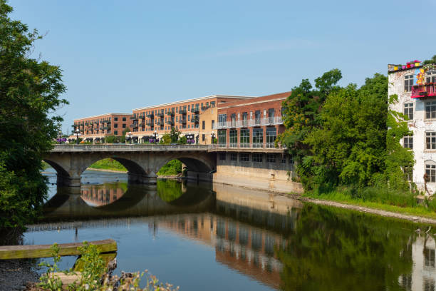 view along the fox river. - illinois imagens e fotografias de stock