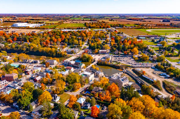 paesaggio urbano con vista aerea, elora, canada - wellington ontario foto e immagini stock