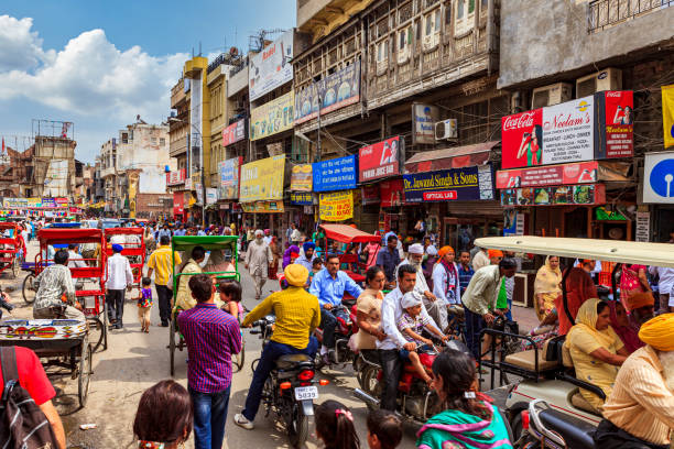 la città di delhi in india - consumerism indian ethnicity india delhi foto e immagini stock